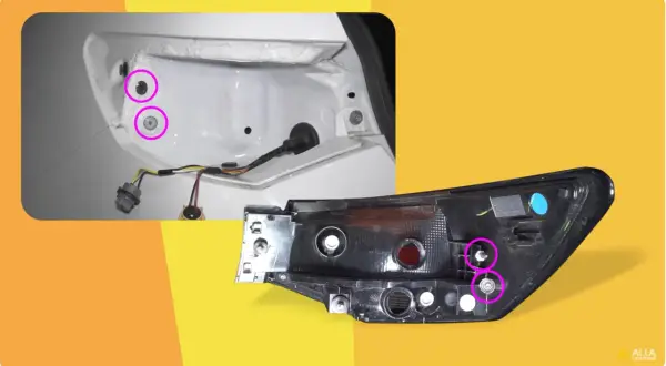 Nissan Note wymiana żarówki tył. Pokazano demontaż lampy tylnej, zaznaczone śruby mocujące.