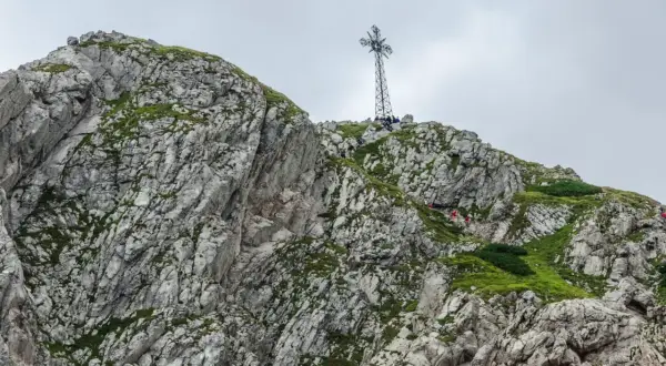 Giewont: Ile się idzie? Planuj czas, omiń korki i burze!