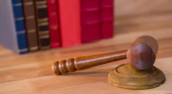 Sąd pracy: Jak wygląda rozprawa? Bez stresu krok po kroku