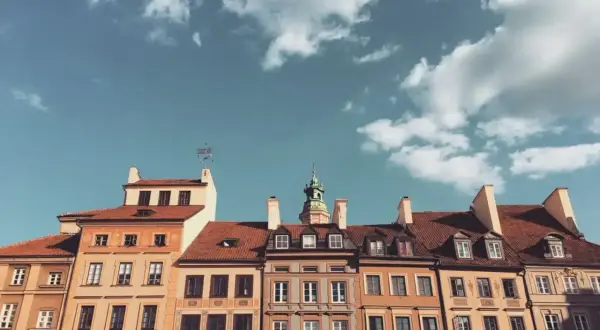 Kamienice na Starym Mieście, z pewnością mają więcej niż 100 lat, by być zabytkiem.