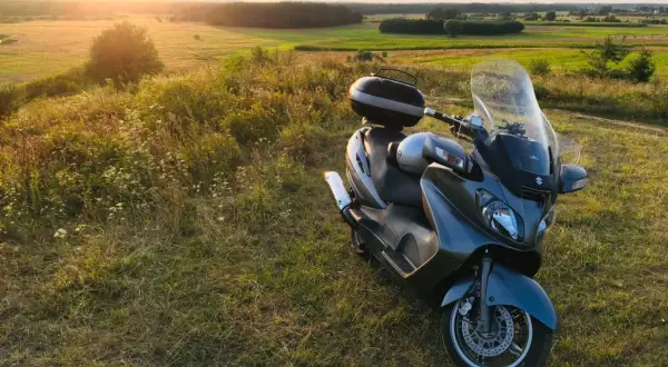 Mazowsze motocyklem: 7+ tras, które obalą mit nudy!