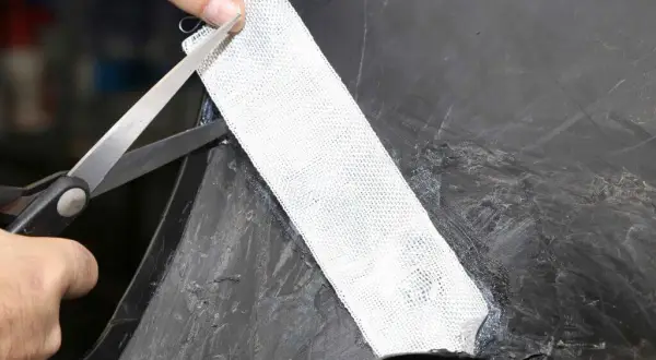 Naprawa zderzaka plastikowego: Czym go skleić i uniknąć problemów?