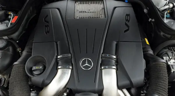 Mercedes W212 - jakie silniki benzynowe oferują najlepsze osiągi?