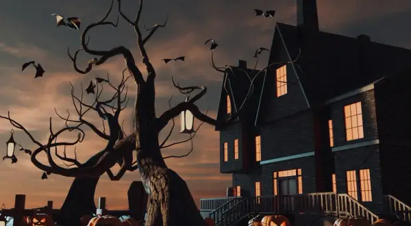 Ett kusligt hus med fladdermöss i skyn, pumpor och en knotig träd. Perfekt för dina halloween filmer.