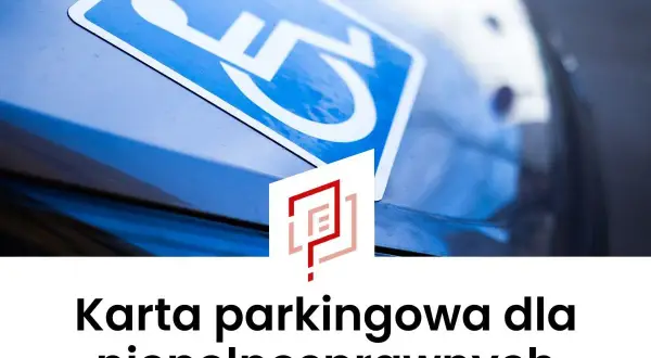 Niebieski symbol wózka inwalidzkiego na samochodzie. Informacja o karcie parkingowej dla niepełnosprawnych.