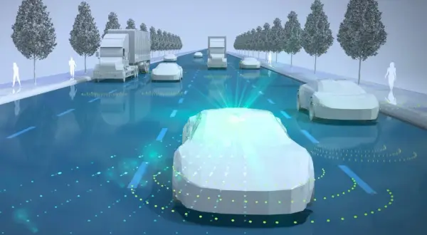 Vehículos autónomos y camiones en una carretera futurista, conectados por **sistemas de ayuda a la conducción** y datos digitales.