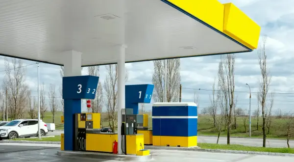 Ile kosztuje budowa stacji paliw? Poznaj ukryte wydatki i opcje finansowania