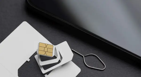 Jaka karta SIM do iPhone 15? Wybierz najlepszą opcję dla siebie