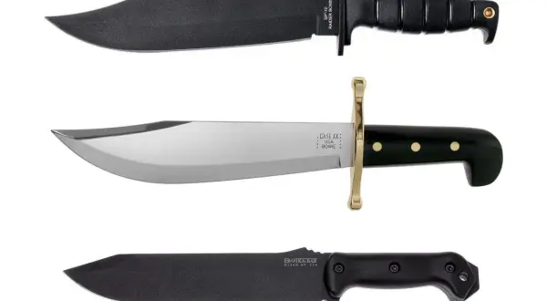 Tres cuchillos estilo Bowie: uno negro con "RAIDER BOWIE", uno plateado con "CASE XX BOWIE", y otro negro. Consulta el cuchillo bowie original precio.