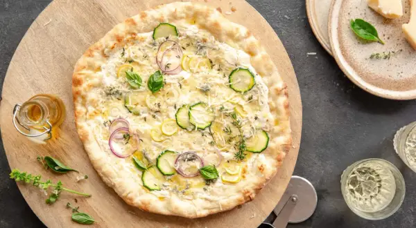 Pizza bianca co to? Poznaj tajemnice białej pizzy i jej składników