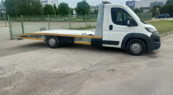 Laweta na autostradzie: ile kosztuje i jak nie przepłacić?