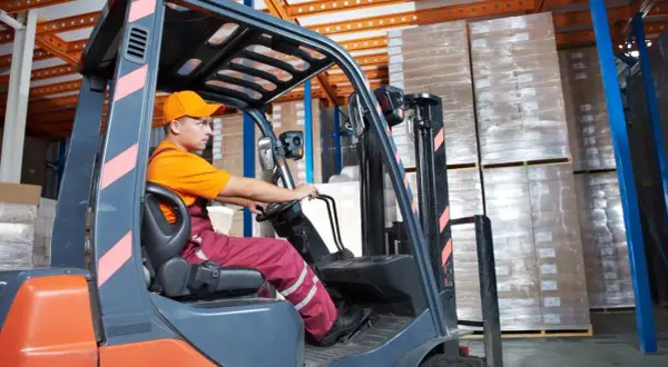 Operator koparki w Niemczech: Zarobki (2800-4500€) i jak je zwiększyć