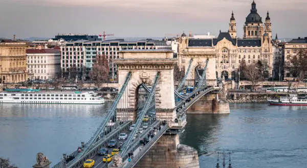 Gdzie kupić najlepsze pamiątki w Budapeszcie? Sprawdź najlepsze miejsca i uniknij turystycznych pułapek!