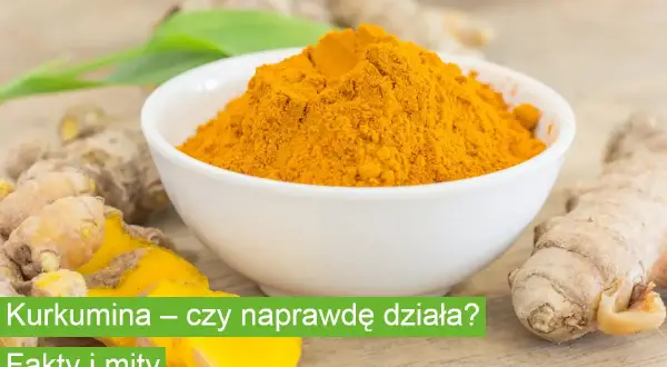 Kurkumina w proszku i korzenie na drewnianym tle. Czy kurkuma obniża ciśnienie? Fakty i mity.