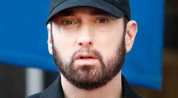 W którym roku urodził się Eminem? Odkryj jego niesamowitą historię