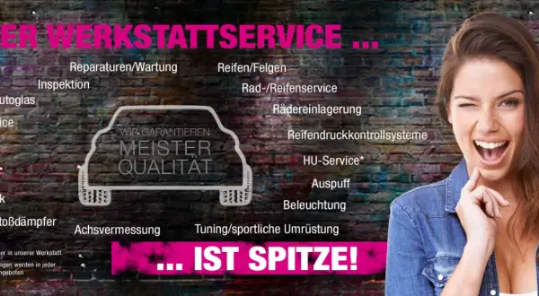 Lachende Frau vor Mauerwerk mit Werkstattservice-Angeboten und Auto-Silhouette.