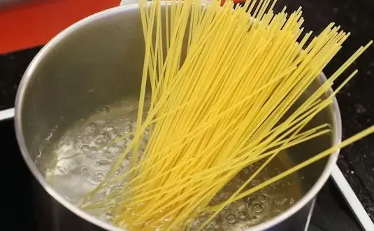 Jak przygotować spaghetti napoli knorr - szybki przepis i wartości odżywcze