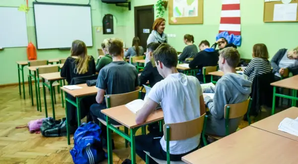 Ile godzin biologii rozszerzonej w liceum? Poznaj ważne szczegóły
