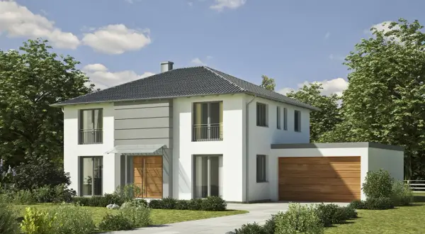 Modernes Haus mit Satteldach und Walmdach-Elementen, umgeben von grünen Bäumen und gepflegtem Garten.