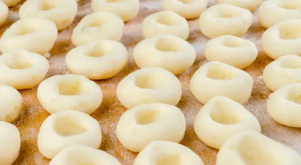 Ile kcal ma kluska śląska? Zaskakujące fakty o kaloriach w daniu