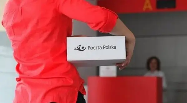 Czy kurier Poczty Polskiej ma terminal? Sprawdź, jak płacić!