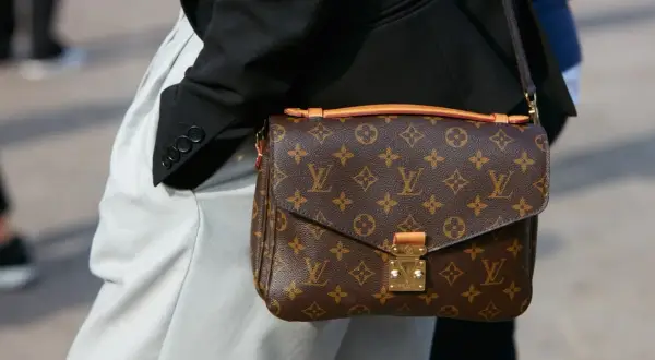 Czy torebki Louis Vuitton są ze skóry? Odkryj prawdę o materiałach
