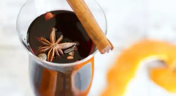 Jak przygotować grzane wino, aby zachwycić smakiem i aromatem