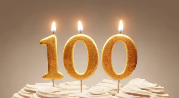 Jaka emerytura po ukończeniu 100 lat? Sprawdź, co przysługuje!