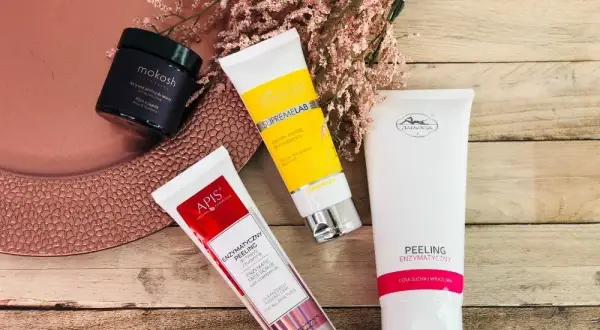 Jaki peeling do cery dojrzałej? Odkryj skuteczne rozwiązania dla pięknej skóry