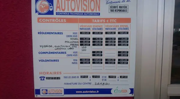 Tableau des tarifs du contrôle technique Autovision. Le contrôle technique prix varie selon le type de véhicule (essence, diesel, hybride, électrique) et le type de visite (réglementaire, complémentaire, volontaire).