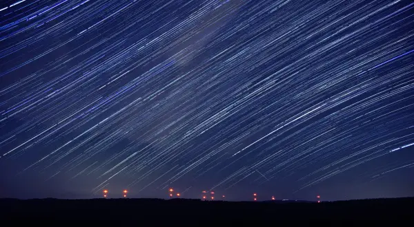 Spadające gwiazdy: meteory, meteoryty i roje. Prawda o kosmosie.