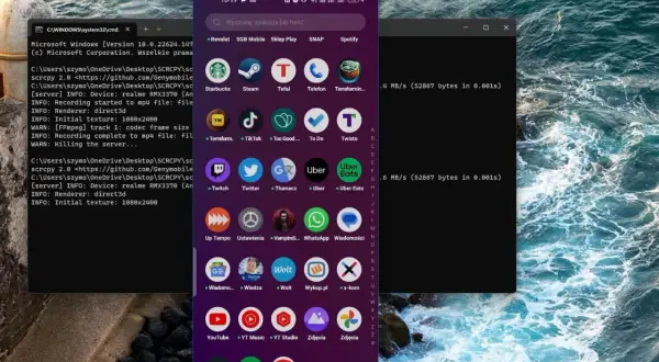 Nagrywanie ekranu telefonu z widocznymi aplikacjami, w tym TikTok, Uber, WhatsApp. Obok okno konsoli z informacjami o procesie.