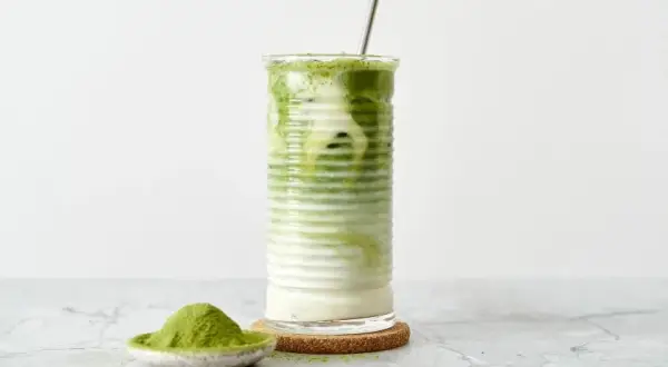Jak zrobić herbatę matcha - prosta metoda na idealny napar
