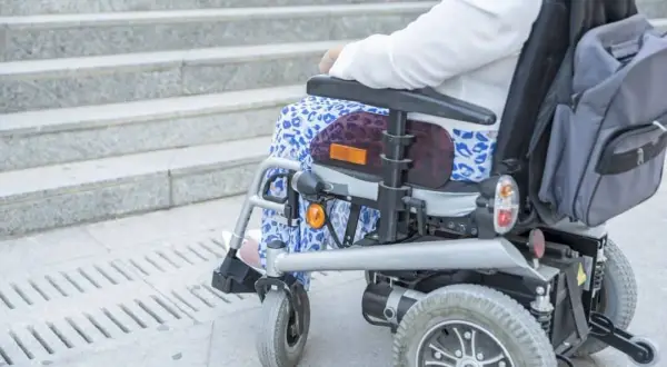 Kto może wystawić zlecenie na wózek inwalidzki? Oto kluczowe informacje