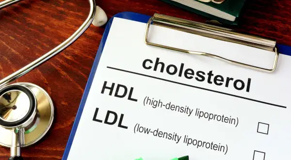 Czy leki na cholesterol obniżają ciśnienie? Sprawdź, co mówią badania