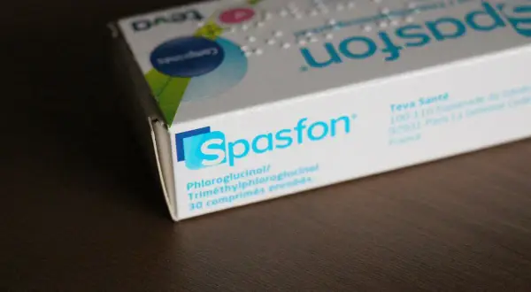 Boîte de Spasfon, un médicament pour la vessie hyperactive. 30 comprimés enrobés.