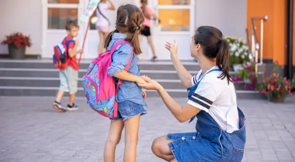 Zerówka to szkoła czy przedszkole? Zrozum jej rolę w edukacji