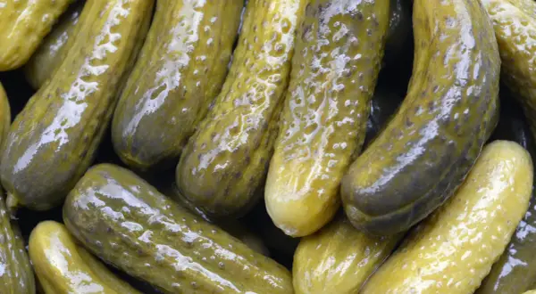 Ogórek kiszony ile kalorii - niskokaloryczny wybór dla diety