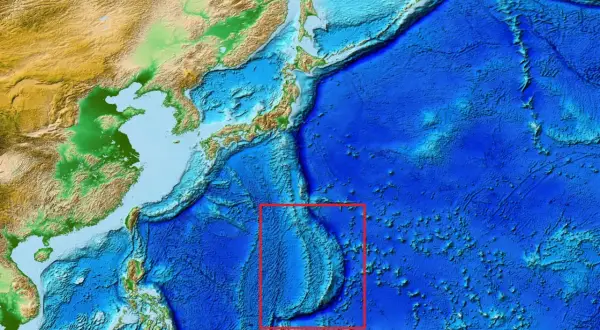 Mapa batymetryczna Pacyfiku z zaznaczonym rowem Mariańskim, miejscem o największej głębokości oceanu.