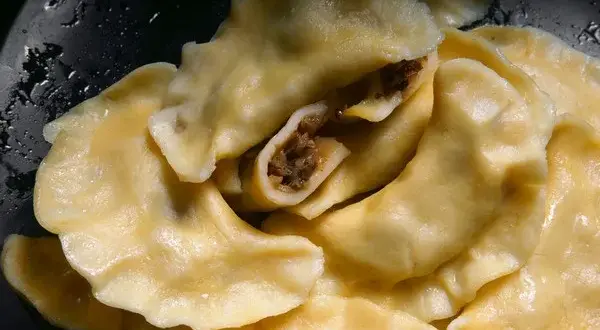 Pierogi bezglutenowe: Elastyczne ciasto, które się nie rozpada!