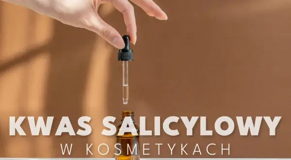 Dłoń trzyma pipetkę z serum. Kwas salicylowy w kosmetykach – czy można go stosować latem, gdy jest słońce?