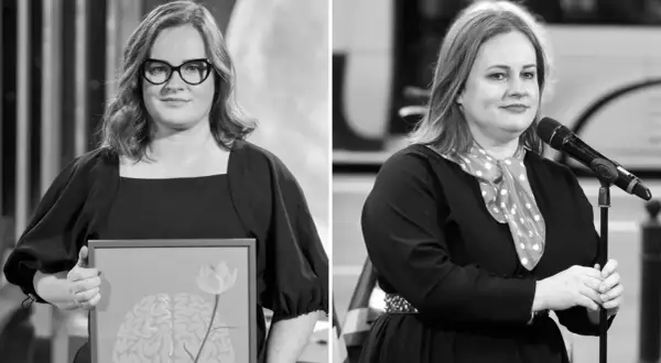 Joanna Kołaczkowska, córka Joanny Kołaczkowskiej, prezentuje obraz z mózgiem i kwiatem.