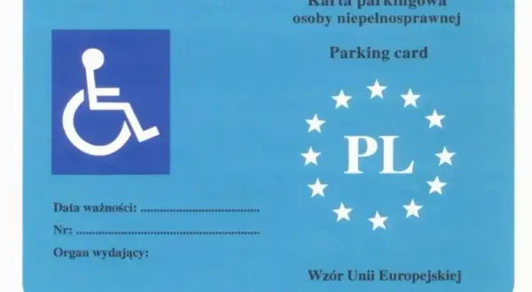 Karta parkingowa dla osoby z lekkim stopniem niepełnosprawności, z symbolem wózka, PL i gwiazdkami UE.