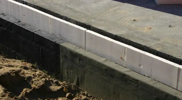 Ile styropianu na fundament? Odkryj optymalną grubość izolacji