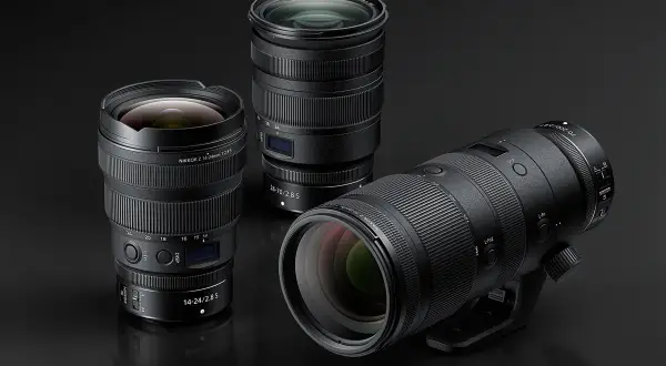 Trzy obiektywy Nikon Z: szerokokątny 14-24mm, standardowy 24-70mm i teleobiektyw 70-200mm.