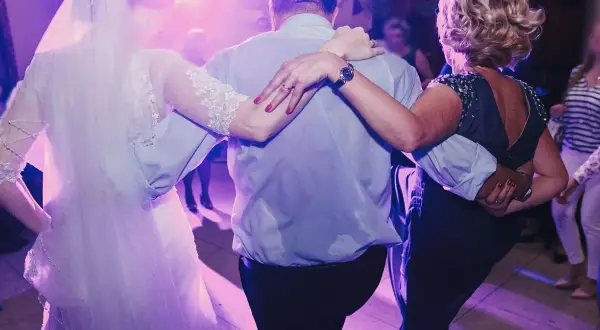 Ile do koperty na wesele świadek? Sprawdź, ile warto dać