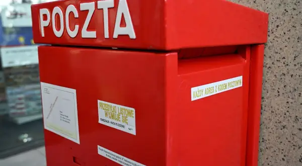 Co z pocztą polską? Problemy finansowe i zmiany w usługach