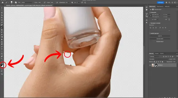 Pokazano, jak wymazać tło ze zdjęcia w Photoshopie. Dłoń trzymająca buteleczkę z kosmetykiem na przezroczystym tle.