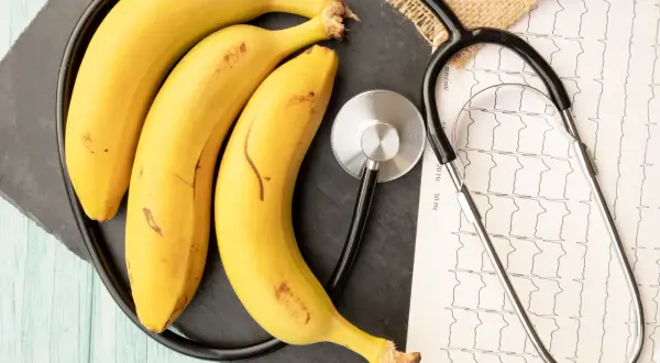Czy banany obniżają cholesterol? Odkryj ich zaskakujące właściwości