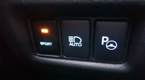 Toyota CHR: jak włączyć tryb sport szybko i skutecznie - poradnik